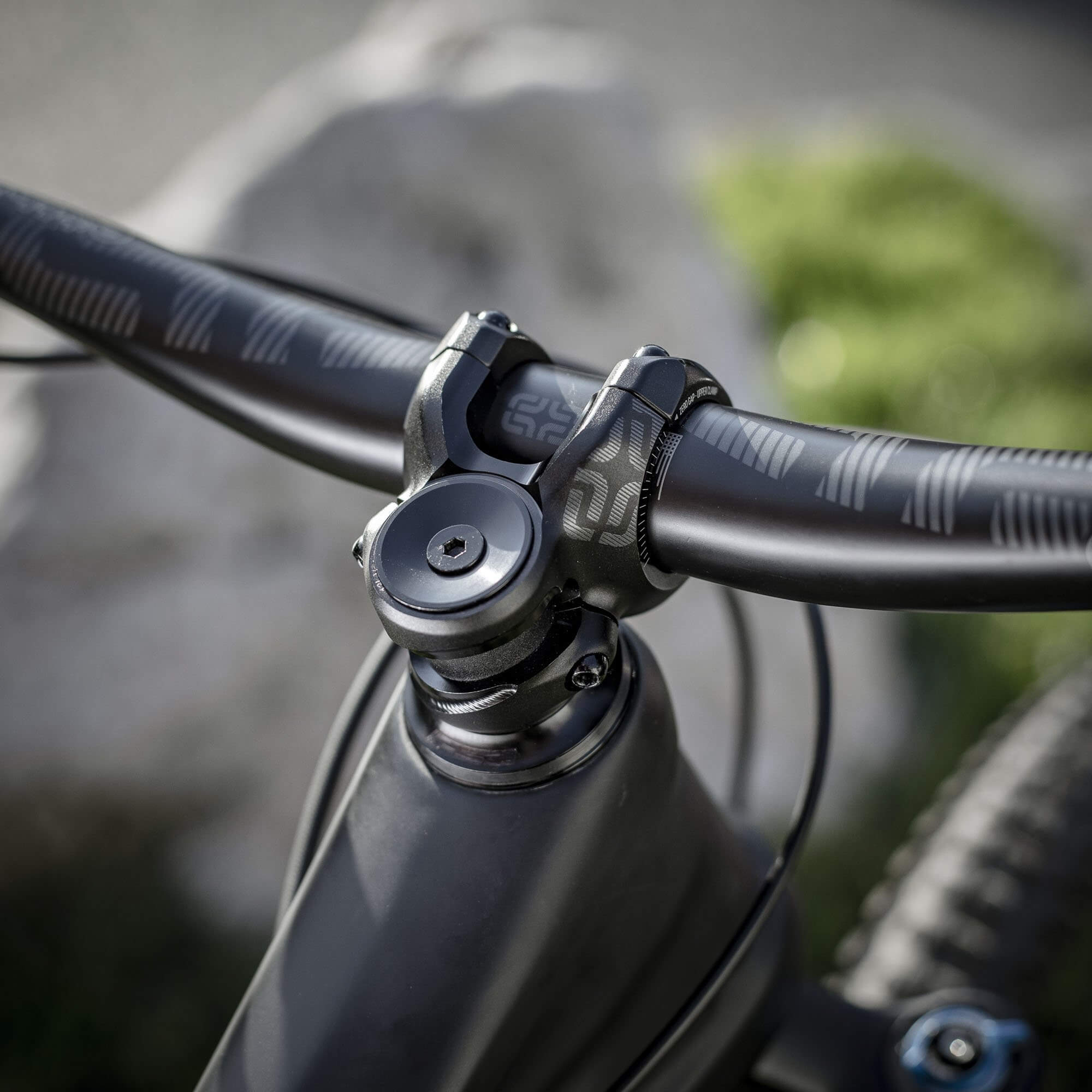 E*Thriteen Race Carbon 35 Handlebar - 800mm - The PM Cycles - Singapore | Fidlock - Forbidden Bike