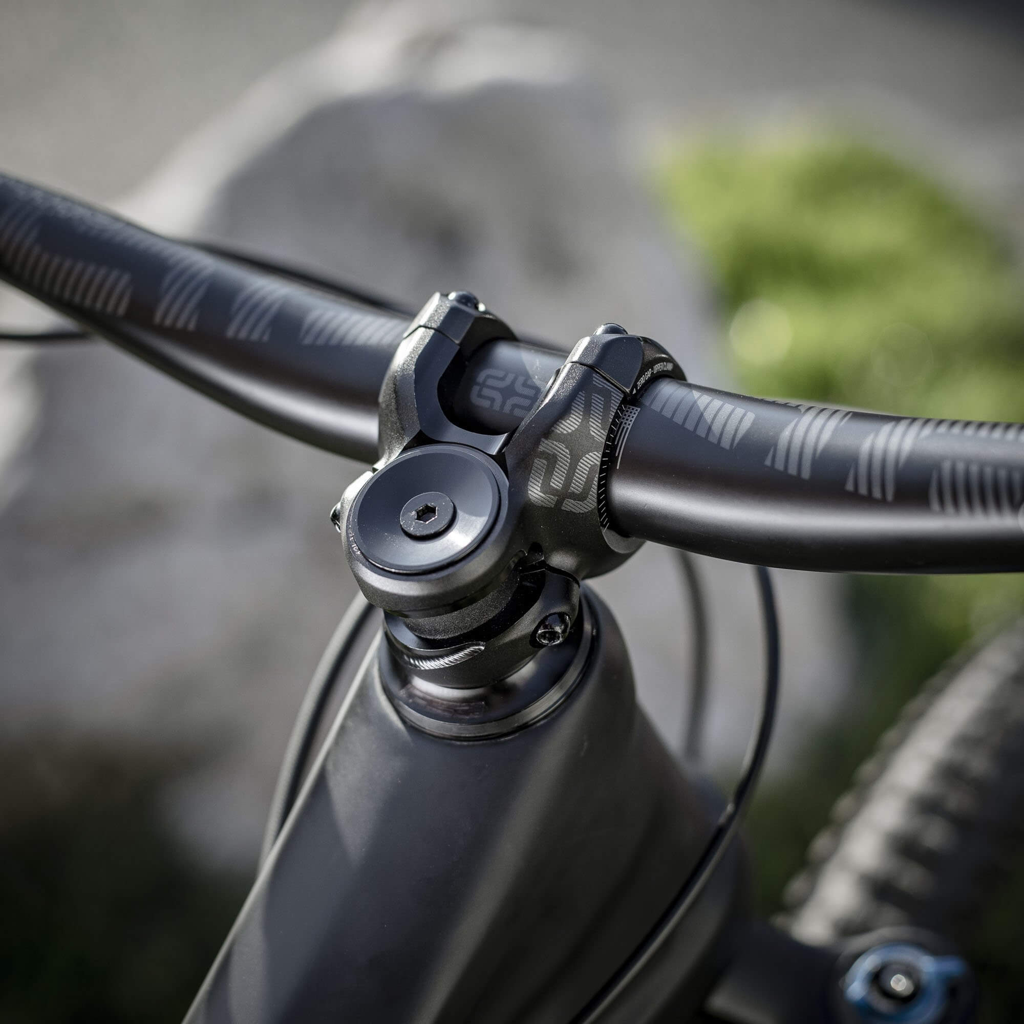 E*Thriteen Race Carbon 35 Handlebar - 800mm - The PM Cycles - Singapore | Fidlock - Forbidden Bike 